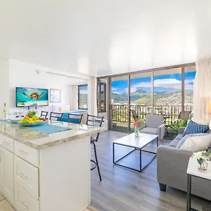 Apartment Waikiki Escapade Mountain Views Condo, Steps To With Parking Perk, Honolulu